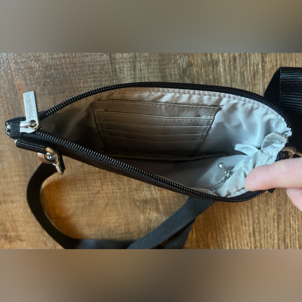 Baggallini Black Crossbody Bag with Silver Details. Excellent condition. - Picture 5 of 9